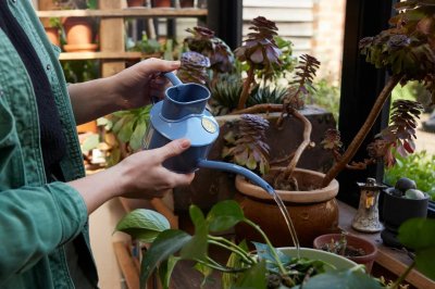 Zoom bild av 420913_Haws_fazeley_flow_blue_pouring