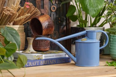 Zoom bild av 421113_Haws_fazeley_flow_blue_lifestyle